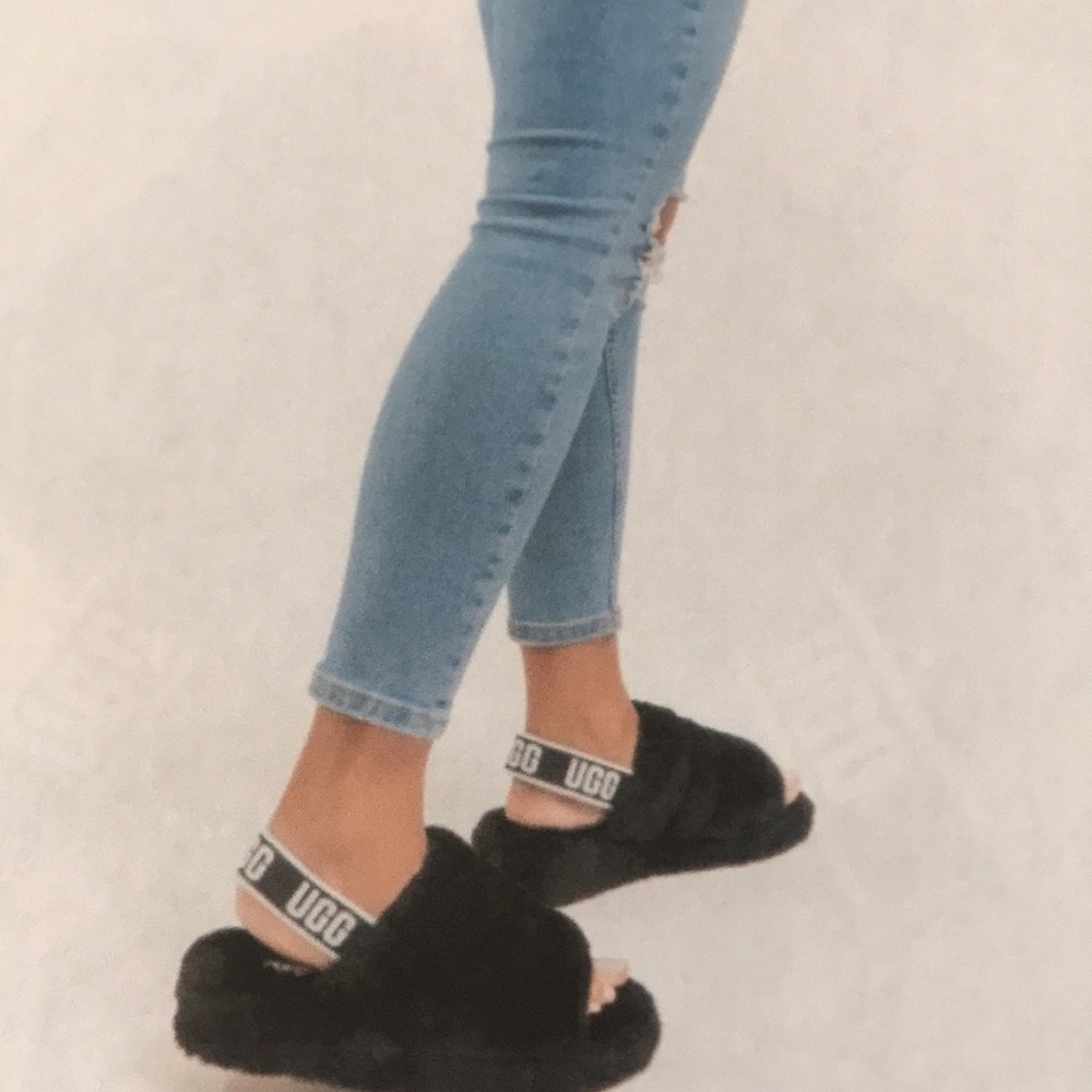 NEW UGG FLUFF YEAH LOGO SLIDE In BLACK